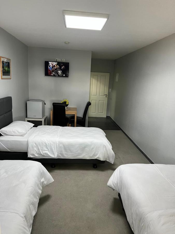 Motel Am Outletcenter Ноймюнстер Экстерьер фото