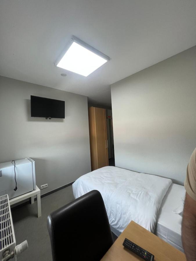 Motel Am Outletcenter Ноймюнстер Экстерьер фото